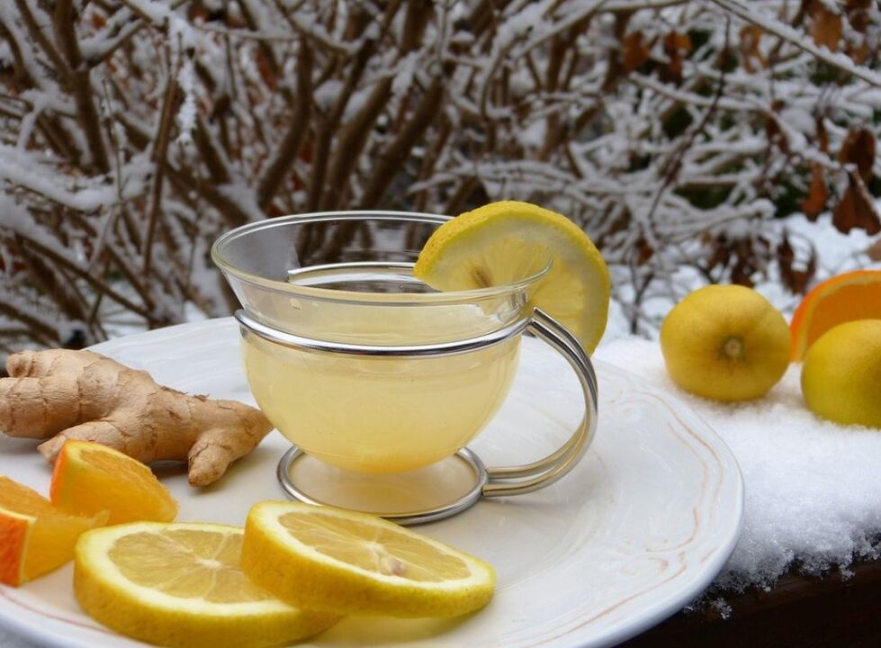 té de limón hecho con jengibre para potenciar